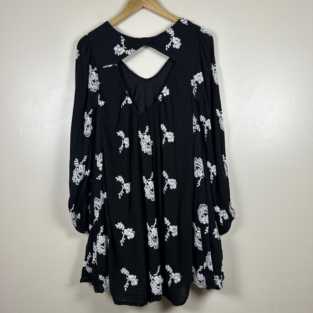 Free People Women's XS Mini Dress Black Floral Embroidered Boho Cutout Back